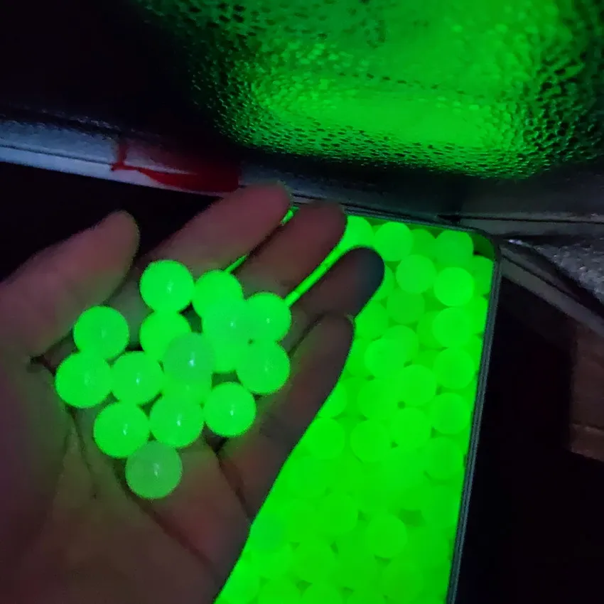 Ilumine su visión con orbes de color verde neón brillante