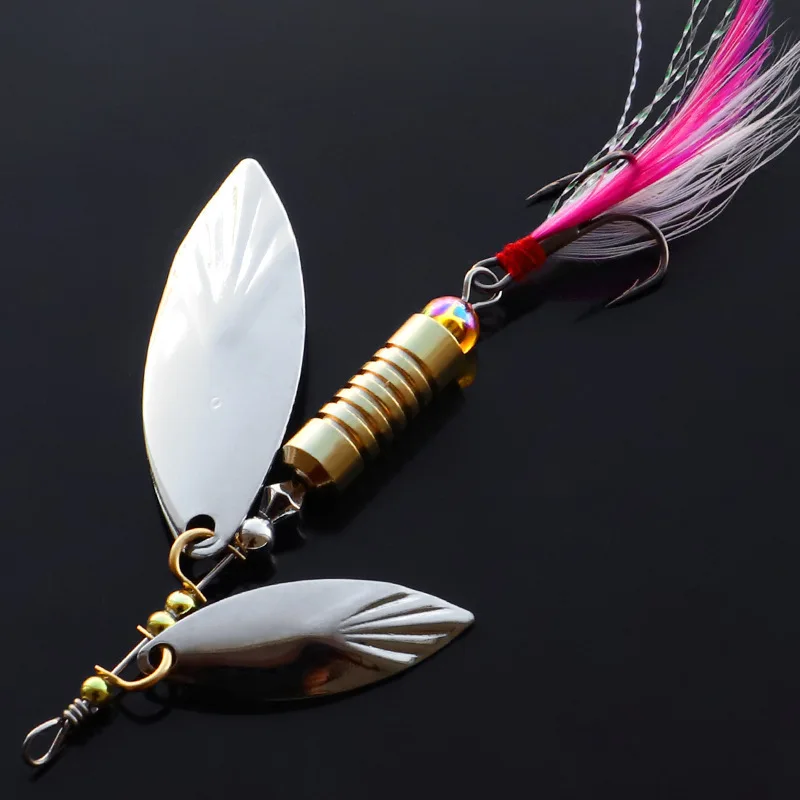 Señuelo tipo cuchara con lentejuelas giratorias plateadas de Metal, cebo duro de pesca giratorio de 7g/10g con anzuelo triple de plumas, accesorios de pesca, 1 Uds.