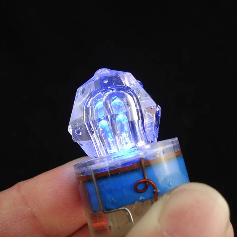 Lámpara LED de pesca con forma de diamante, luz de Flash para atraer calamar, aparejos de señuelo de pesca, 5 colores, 20g, 1 unidad - imagen 3