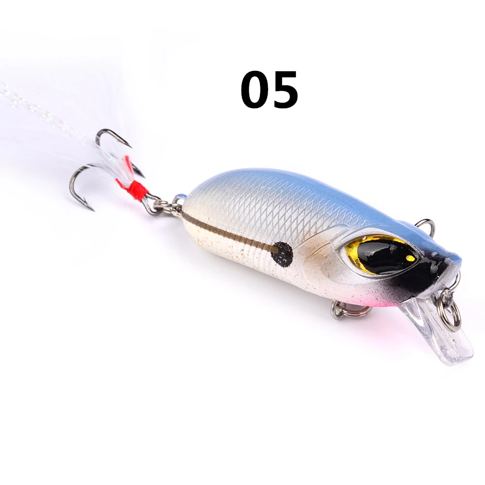 Un señuelo de pesca con un gancho y un ojo amarillo