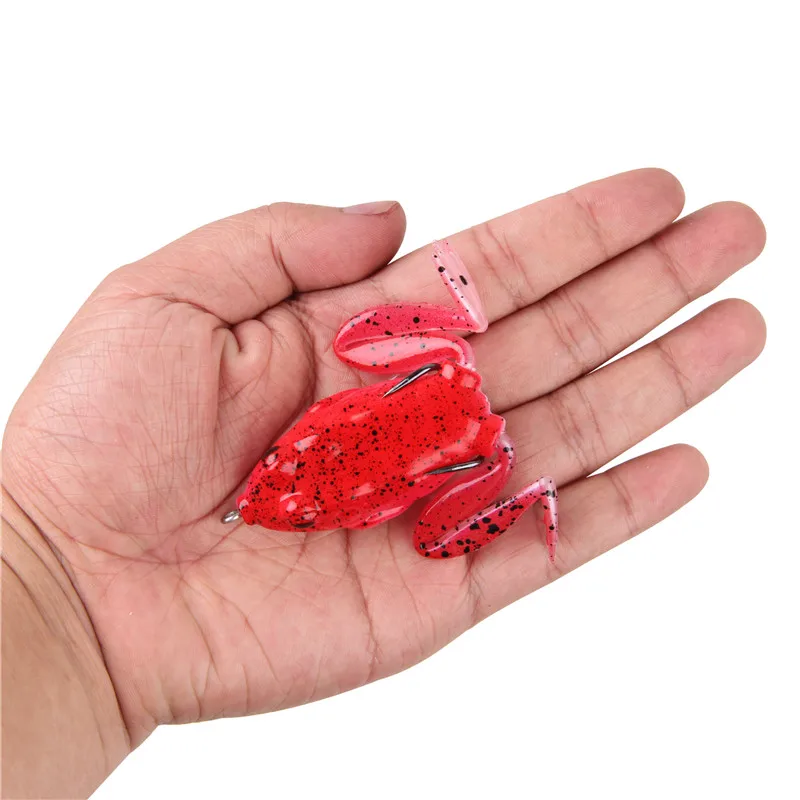 Una rana roja y negra