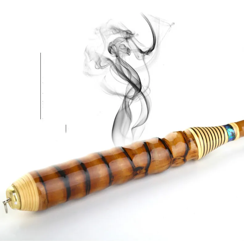 Experimente el arte de la artesanía con este accesorio de fumar de madera intrincadamente diseñado