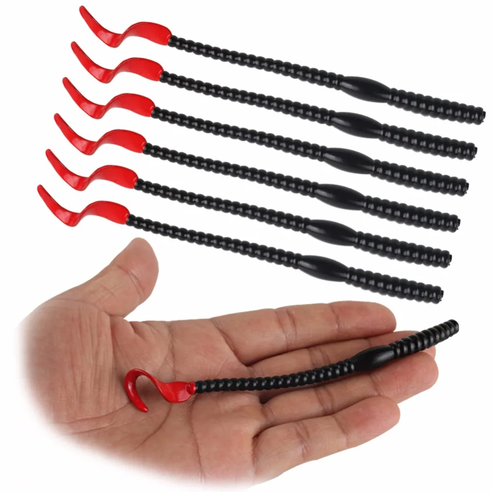 una cuerda negra y roja