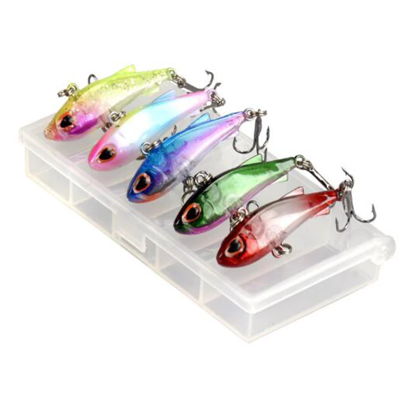 Señuelos de pesca coloridos en un estuche de plástico transparente