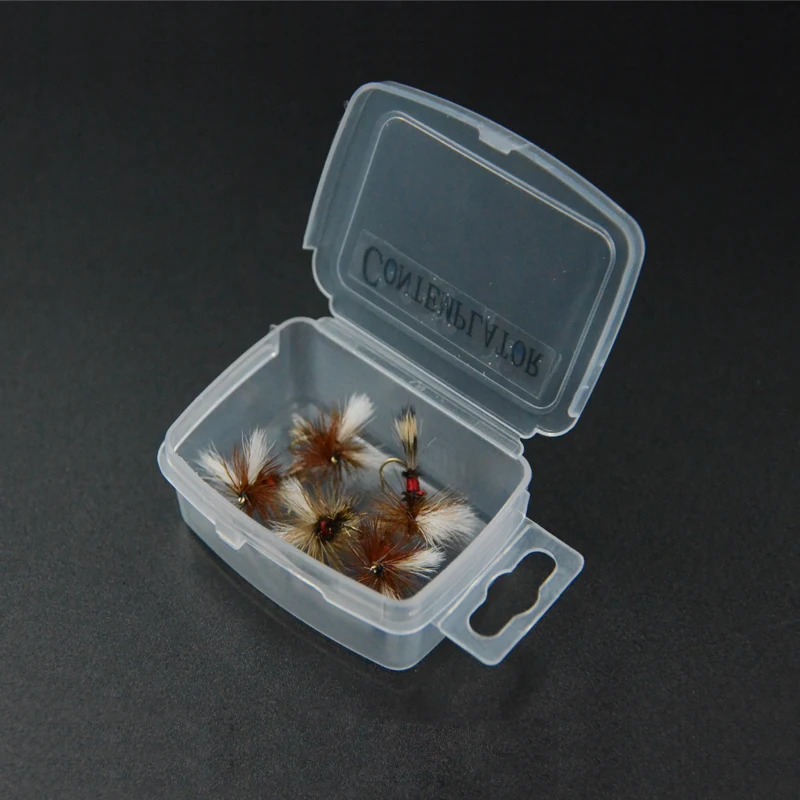 Caja abierta mostrando las 5 moscas Wulff