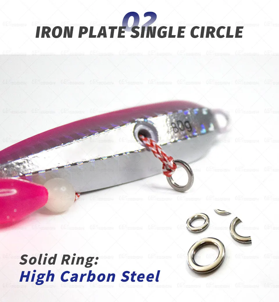Un único círculo de placa de hierro con mango rojo, que parece ser un tipo de señuelo de pesca. El señuelo está diseñado para parecerse a un pez pequeño o a un trozo de cebo, y está fabricado en acero con alto contenido de carbono, como indica el texto.