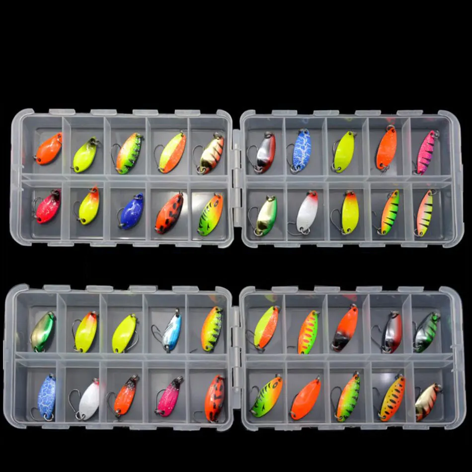 Señuelo mostrando su diseño de cuchara y anzuelo único para pesca de lucioperca