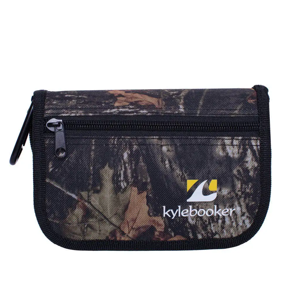 Esta bolsa compacta con camuflaje es perfecta para organizar y transportar elementos esenciales sobre la marcha