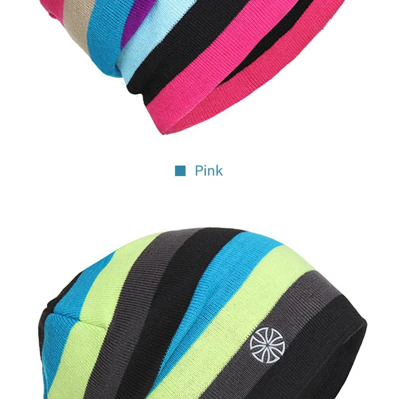 Elegante gorro multicolor con acentos rosados ​​vibrantes