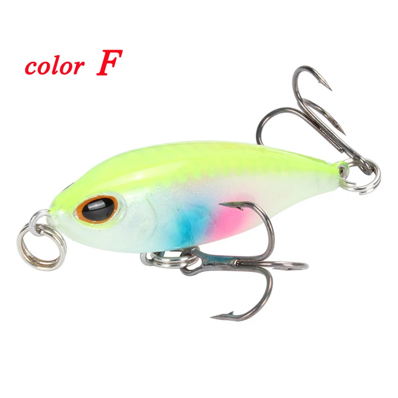 Señor de pesca colorido con tres ganchos para capturar peces