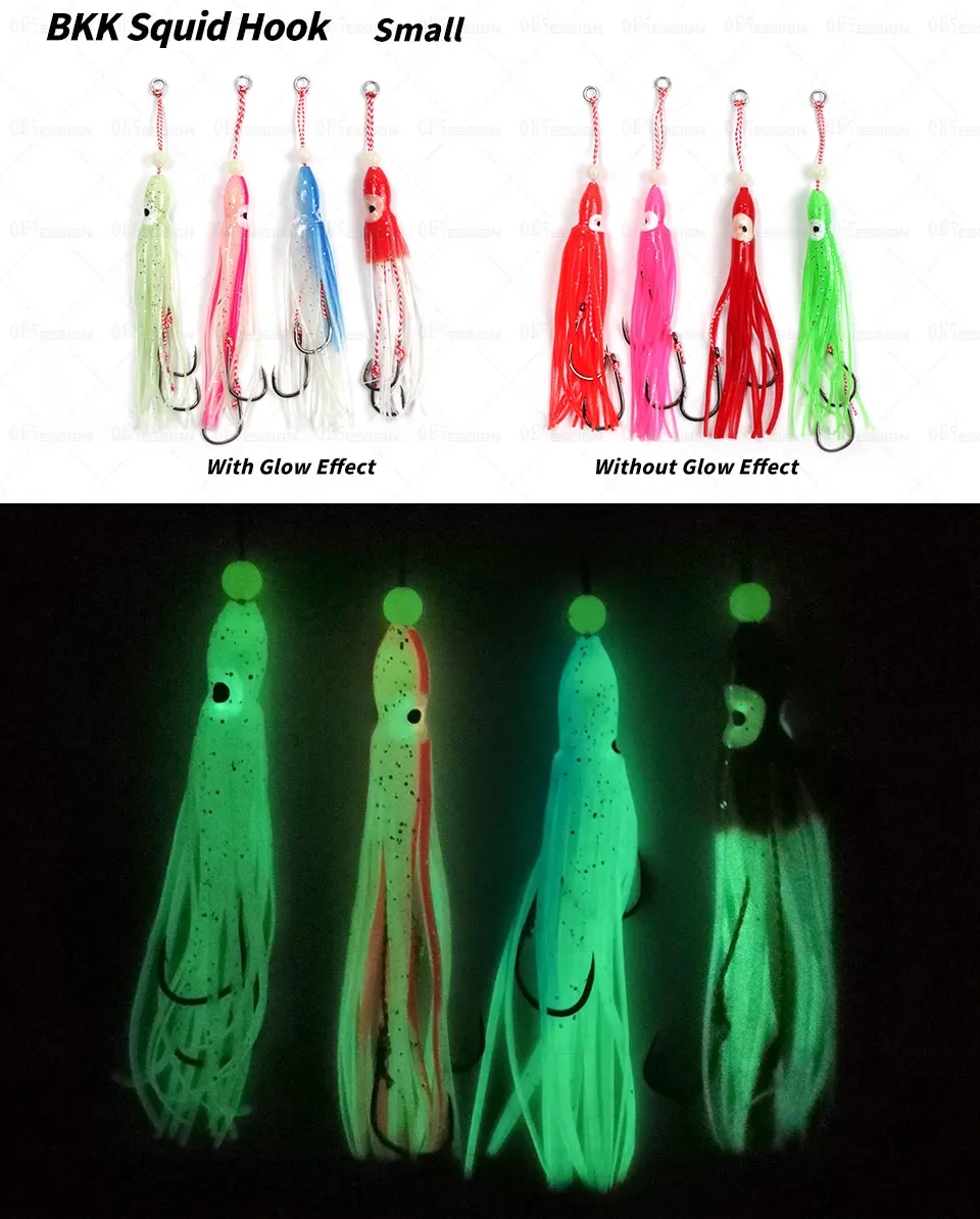 Una colección de señuelos de pesca conocidos como anzuelos de calamar. Estos señuelos están diseñados para parecerse a los calamares y se utilizan para atraer peces. La mitad superior de la imagen muestra los señuelos a la luz del día, mostrando sus colores y diseños.