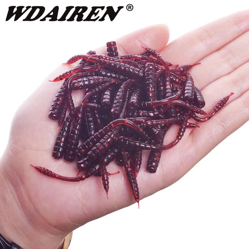 50 unids/lote de señuelos blandos de gusano rojo, 4,5 cm, pesca de lubina, olor a pescado, lombriz de tierra realista con sal, cebo Artificial de silicona, aparejos de carpa