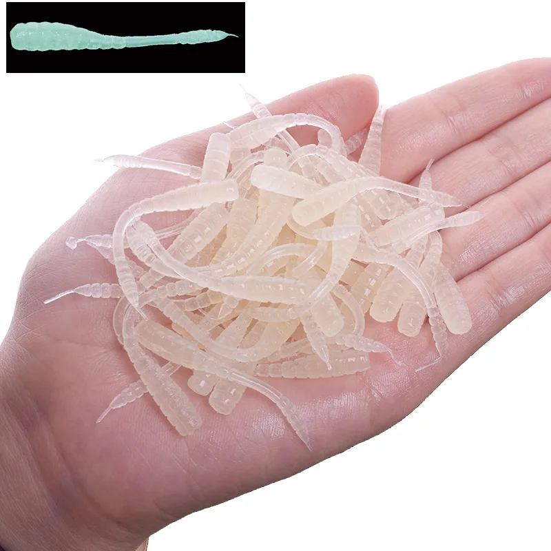 50 unids/lote de señuelos blandos de gusano rojo, 4,5 cm, pesca de lubina, olor a pescado, lombriz de tierra realista con sal, cebo Artificial de silicona, aparejos de carpa