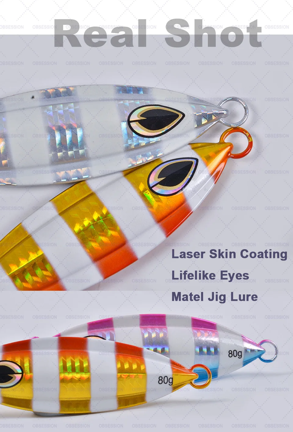 Un par de señuelos de pesca. Estos señuelos están diseñados para parecerse a los peces y se utilizan para atraer peces reales cuando se pesca. Cuentan con una capa de piel realista, ojos realistas y un señuelo de metal.