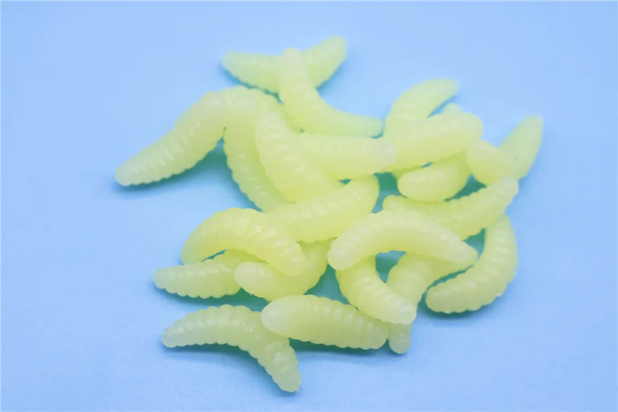 Estos son objetos pequeños de amarillo pálido y gusano