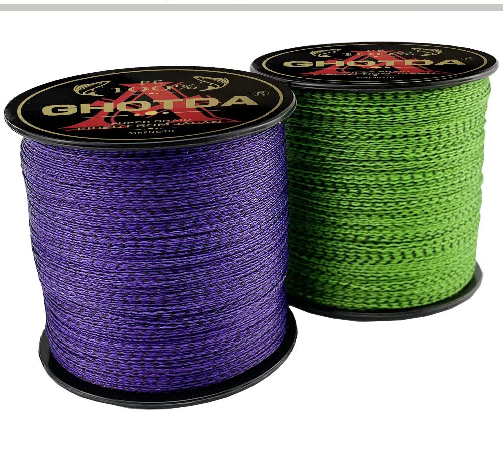 Dos carretes de hilo verde y morado