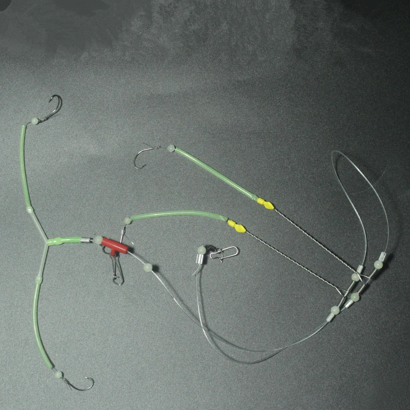 Una configuración de flotación de pesca con un diseño verde y amarillo perfecto para mejorar su experiencia de pesca