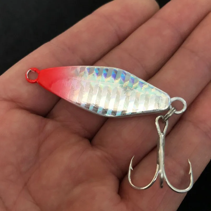 Un brillante señuelo de pesca múltiple diseñado para captar peces