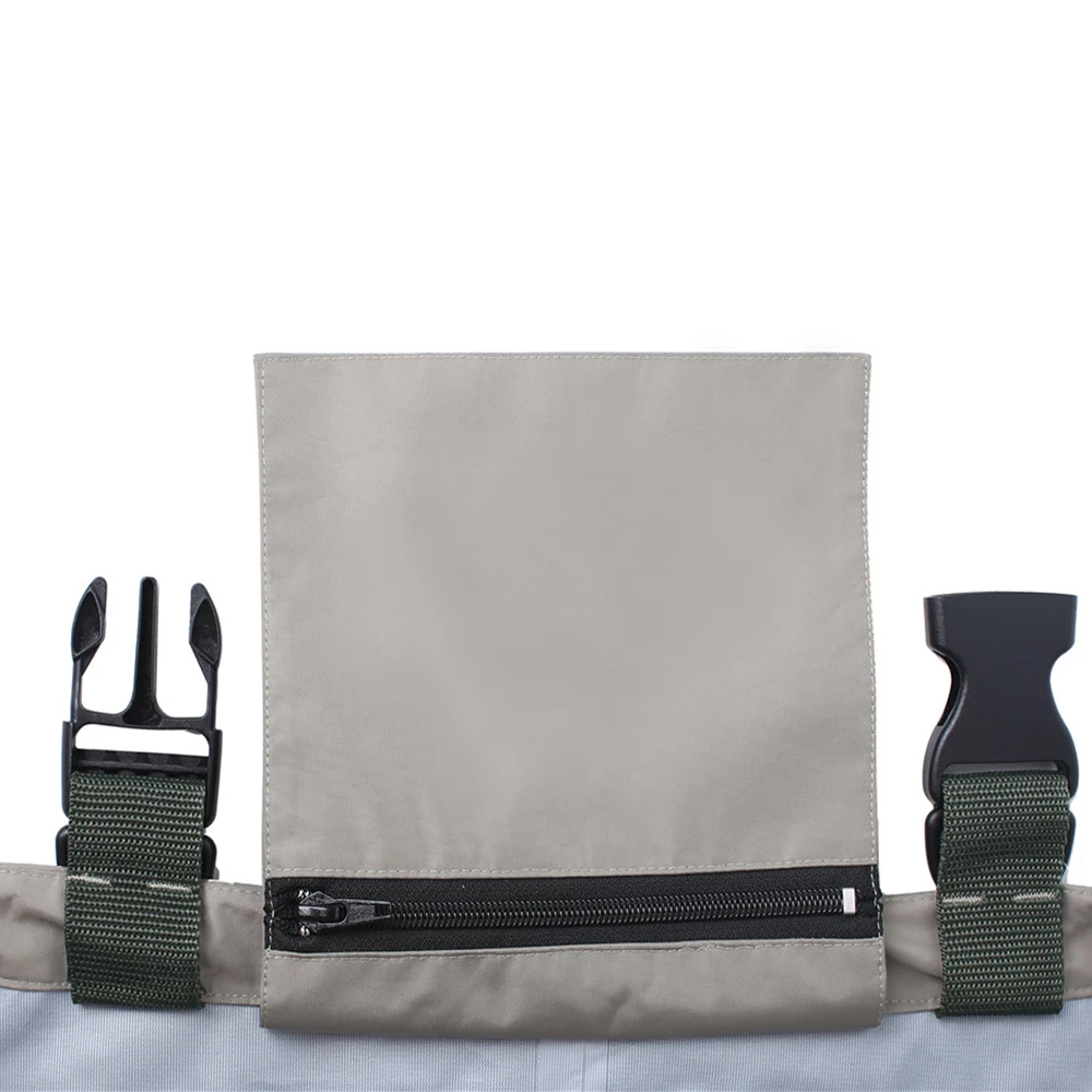 Una bolsa versátil compacta con cremallera delantera y accesorios seguros de hebilla, ideal para diversas necesidades de almacenamiento