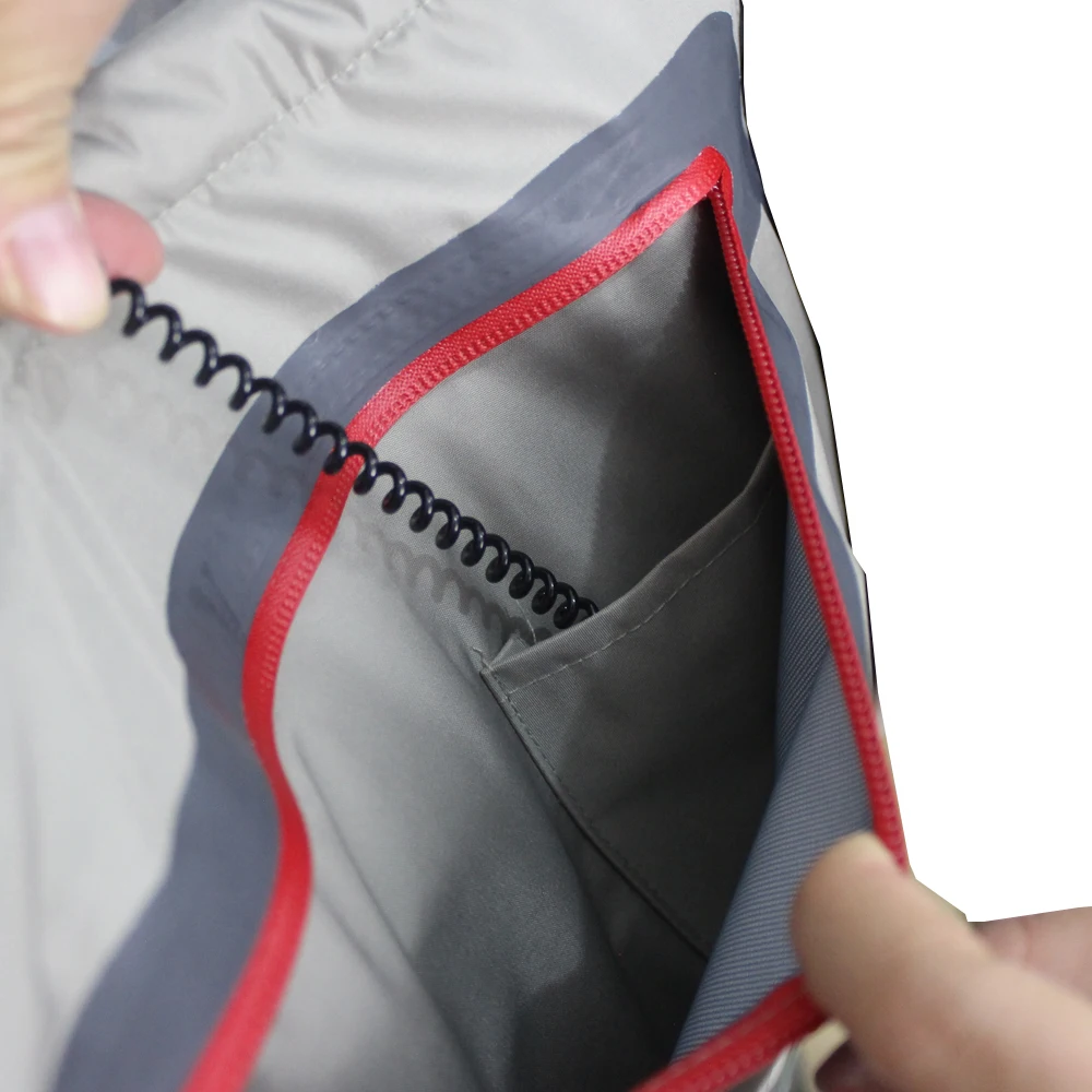 un bolsillo con cremallera con un moldor rojo perfecto para organizar artículos pequeños