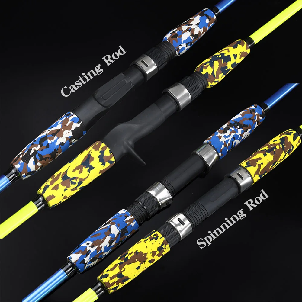 Una colección de cañas de pescar. Hay cuatro varillas en total, cada una con un diseño y patrón de color diferente. Las cañas tienen un patrón de camuflaje en las secciones del mango, que probablemente pretende mezclarse con el entorno natural al pescar.