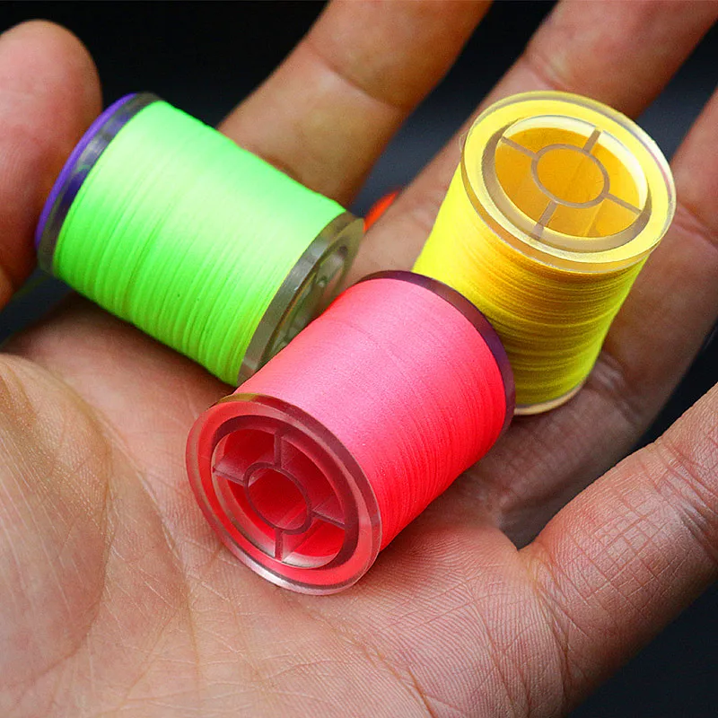 Juego de 6 colores fluorescentes UV, hilo para atar moscas 6/0, 150 yardas por carrete, hilo para doblar 150D con efecto reflectante UV para moscas de lubina y trucha - imagen 2
