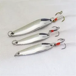 Spinner con plumas y anzuelo triple – Cebo plateado para pesca