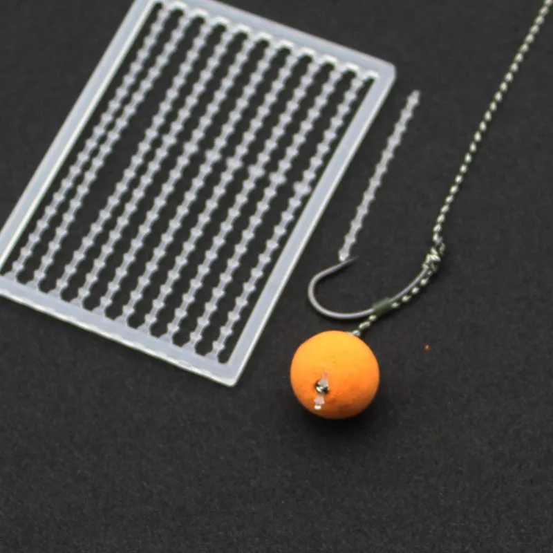 un señuelo de pesca con una bola naranja brillante y un gancho diseñado para una pesca efectiva
