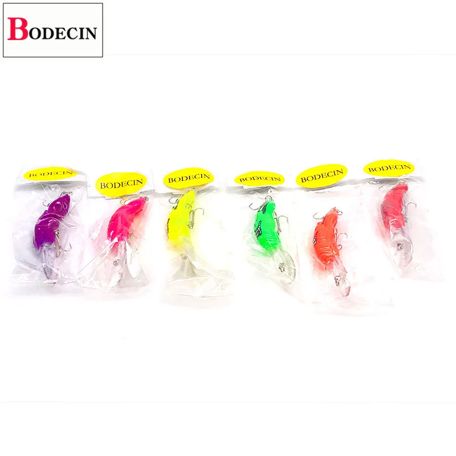 Una fila de seis señuelos de color diferente en bolsas de plástico