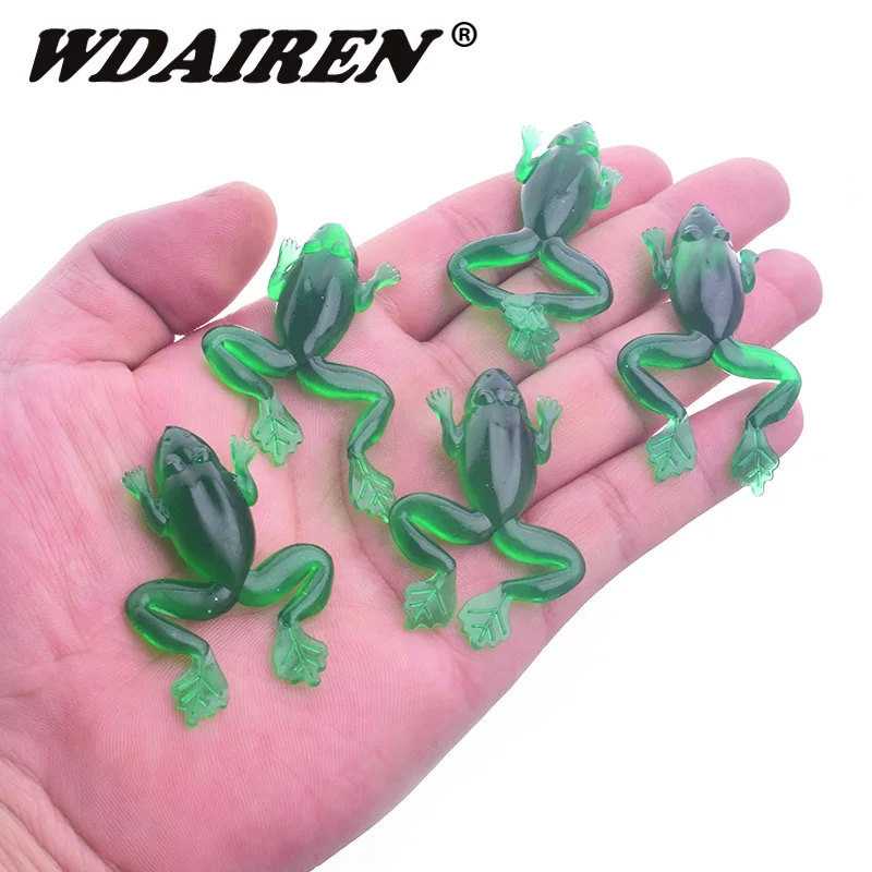 Estos vibrantes juguetes de rana verde son perfectos para el juego y la decoración imaginativos.