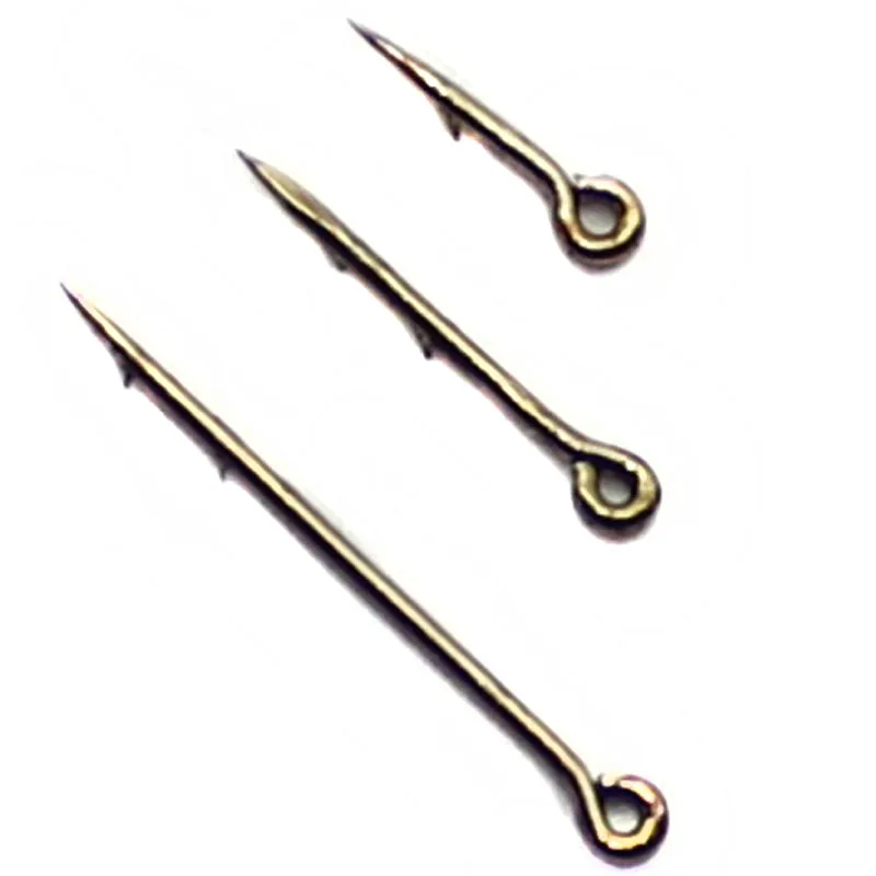 Estos son tres ganchos de pesca de tamaños variables perfectos para diferentes necesidades de pesca.