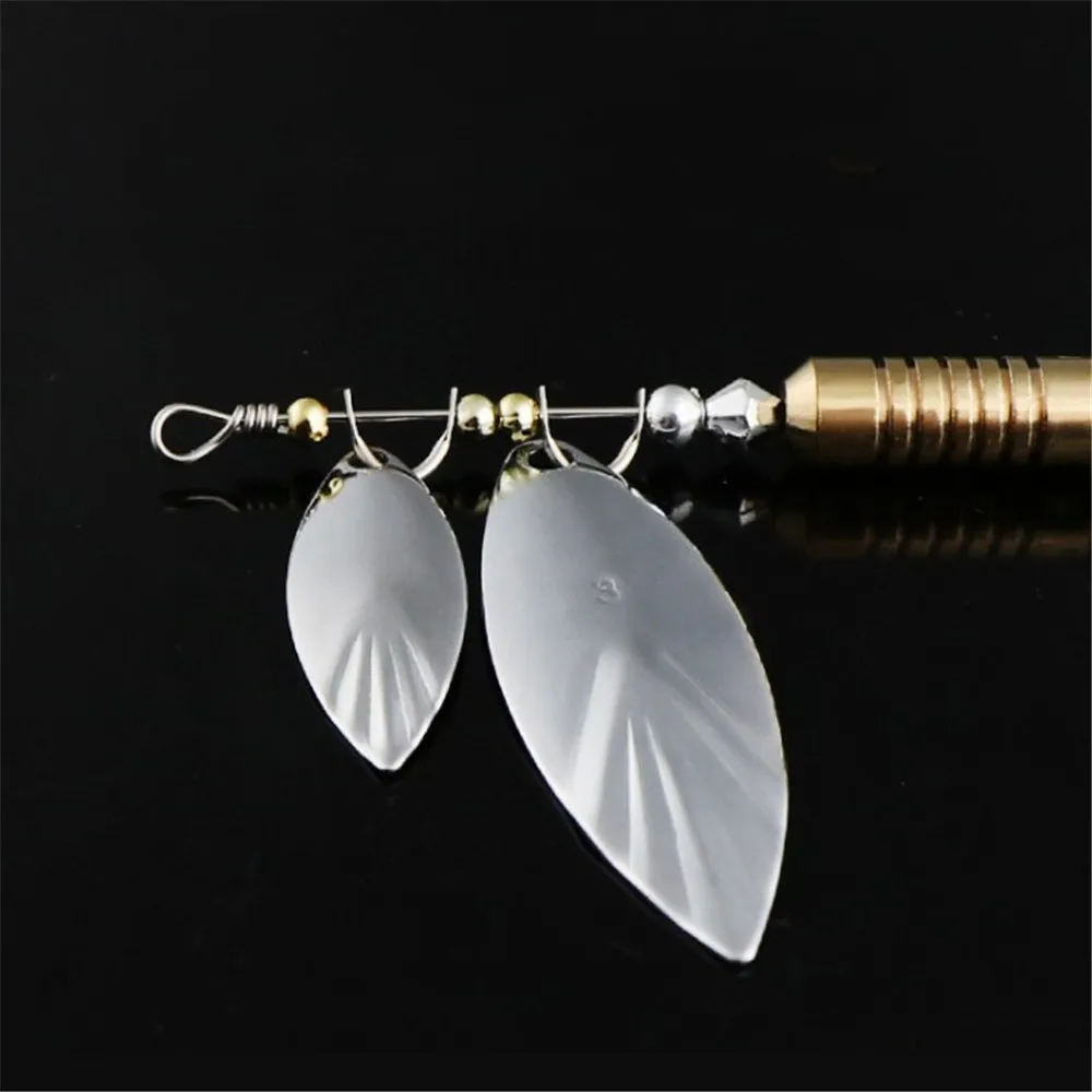 Señuelo de cuchara de plata de Metal, cebo duro de pesca de lentejuelas giratorias artificiales con pluma, anzuelo triple, accesorios de pesca, 7g/10g, 1 ud. - imagen 4