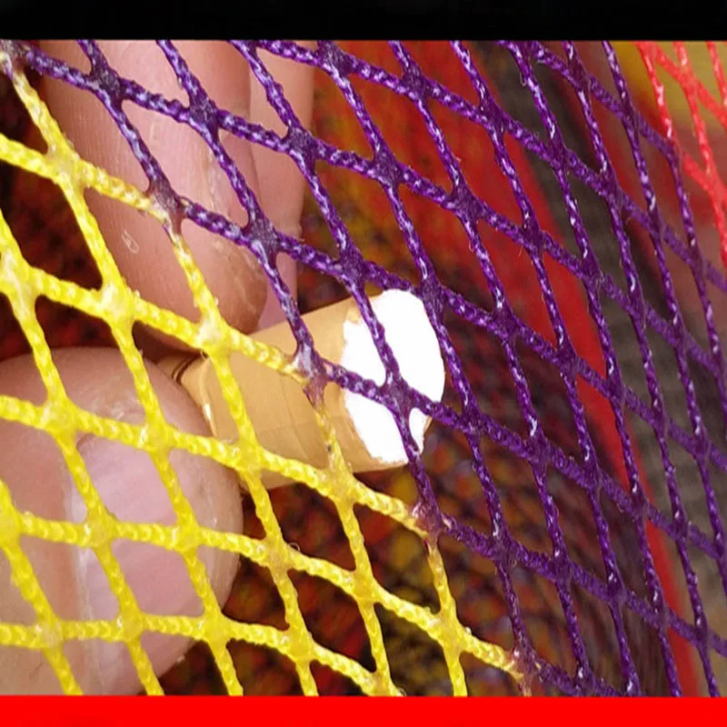 Una red vibrante multicolor con un enfoque en su textura y durabilidad