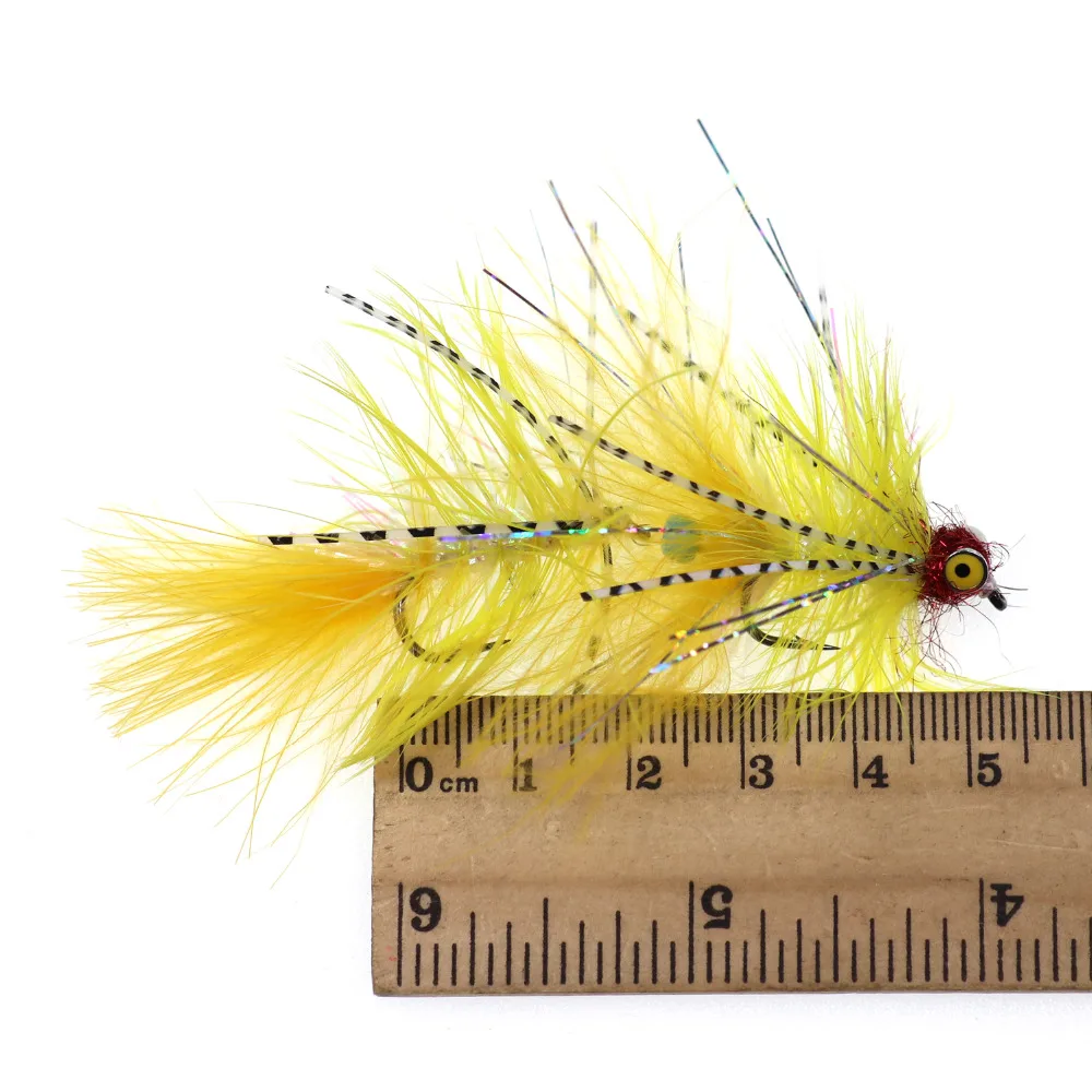 Un vibrante señuelo de pesca amarilla con detalles intrincados perfectos para captar peces