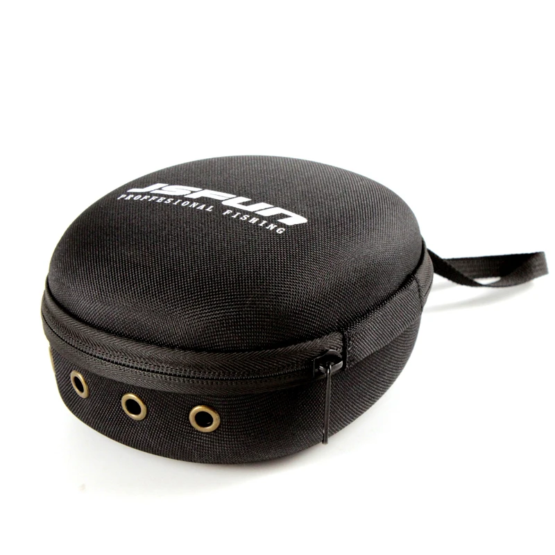 Un estuche negro con un logotipo