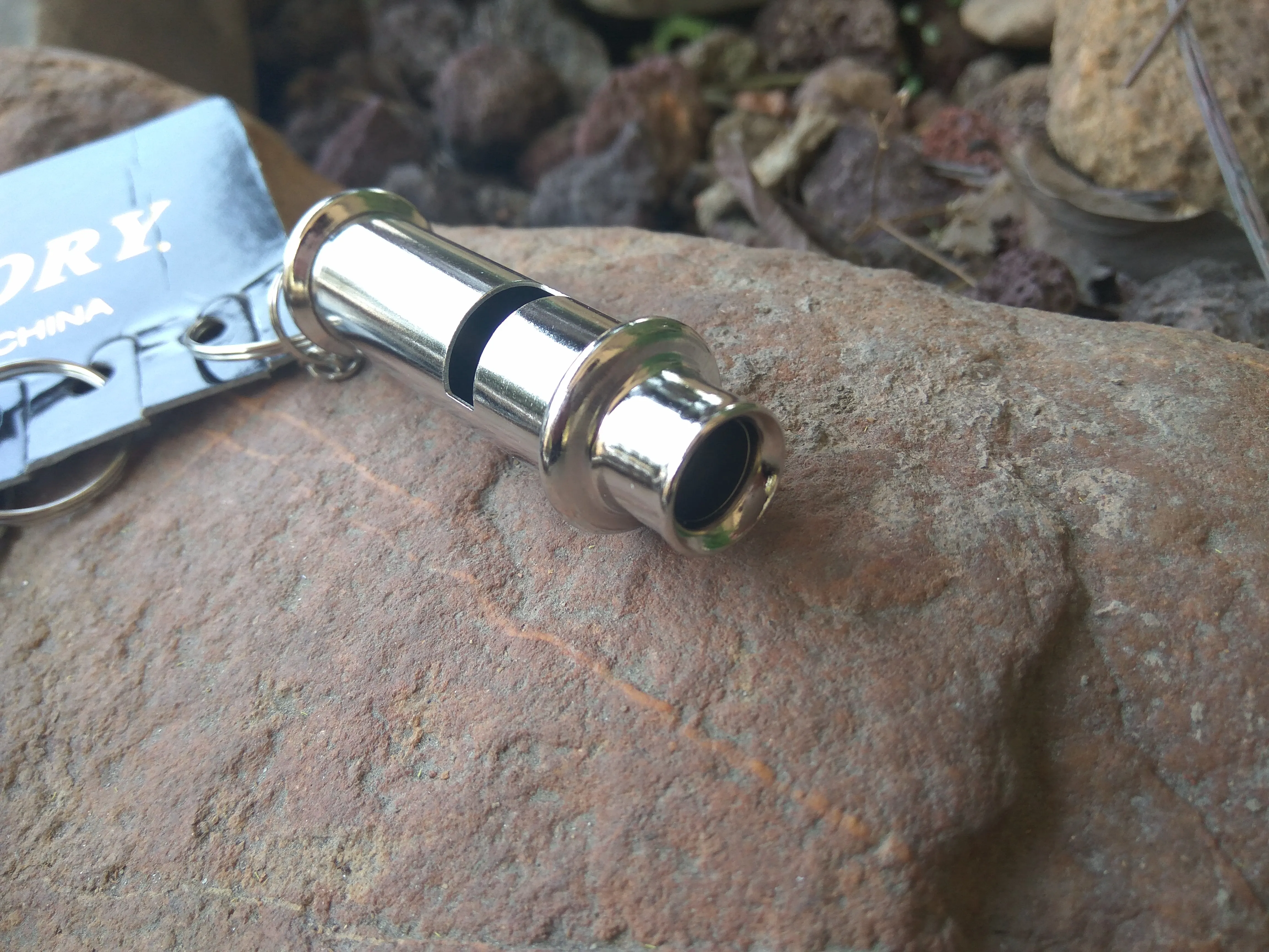 Silbato de acero inoxidable de alta frecuencia para supervivencia al aire libre, silbato de metal salvavidas de alta decibel, 12 unidades por lote - imagen 5