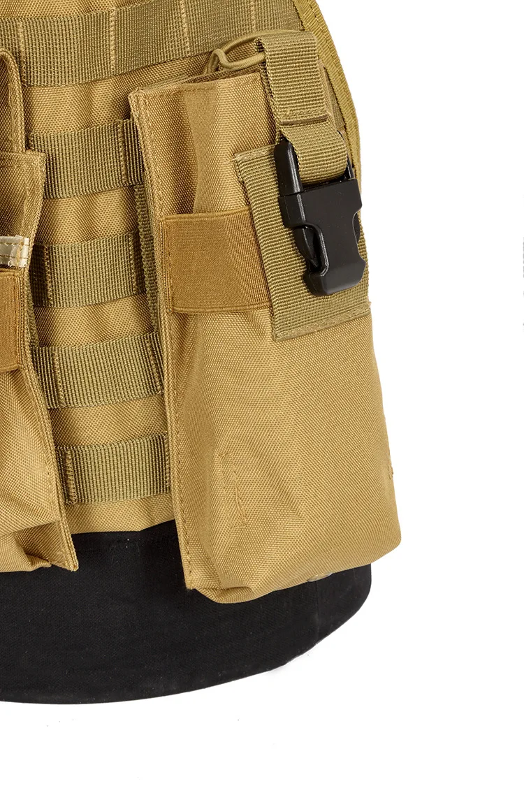 Un bolsillo en un par de pantalones cortos de carga