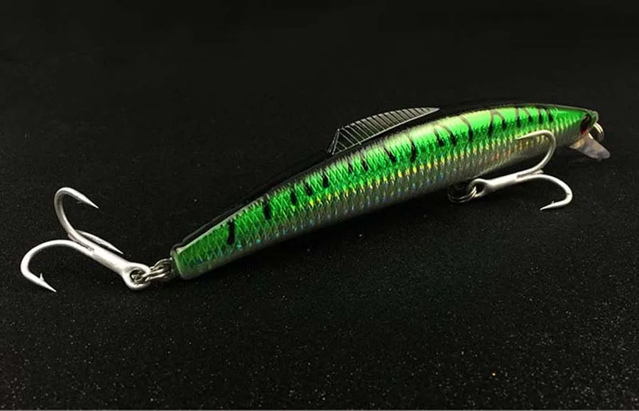 Un señuelo de pesca verde vibrante con tres ganchos de agudos diseñados para captar peces