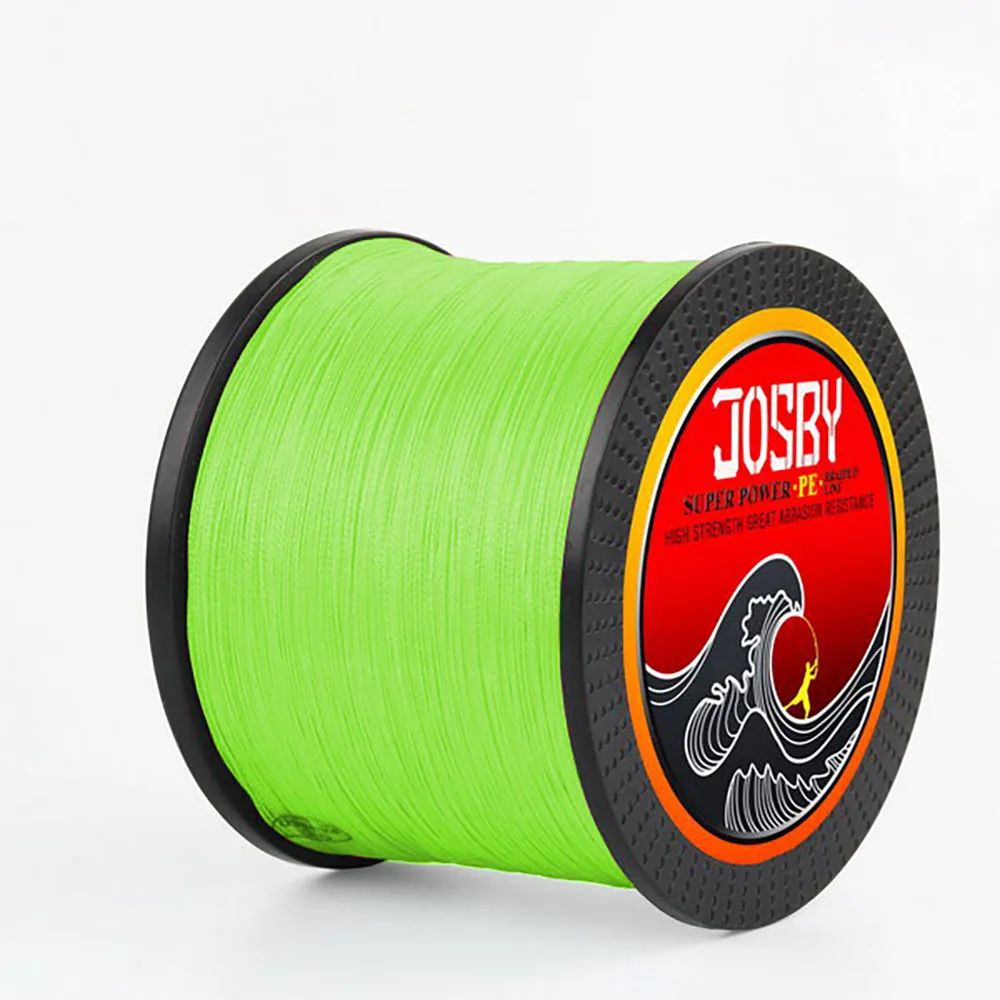 Un carrete de hilo de pescar. El carrete es de color verde y tiene un centro negro con una etiqueta roja y negra que dice JOSBY SUPER FISHING LINE.