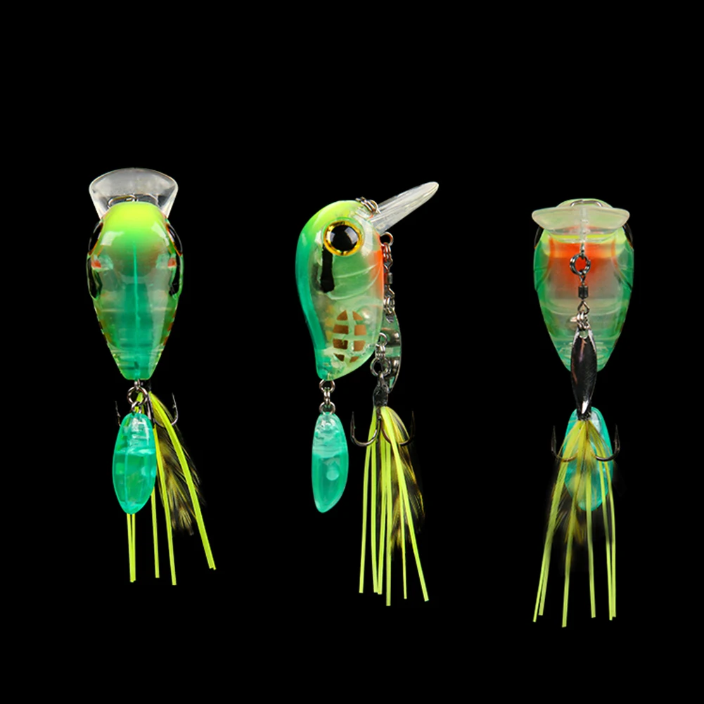 Este cebo está diseñado para atraer peces con sus colores vibrantes y su forma realista.