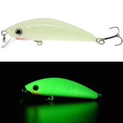 1 Uds. Cebo de Pesca nocturno luminoso 3D 7cm 8g Señuelos de pececillo lubina con anzuelos triples Crankbaits duros artificiales Lucio carpa aparejos de Pesca