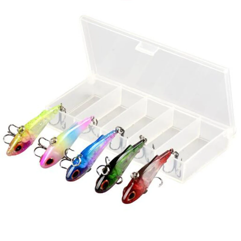 Señuelos de pesca coloridos en un organizador claro para facilitar el acceso