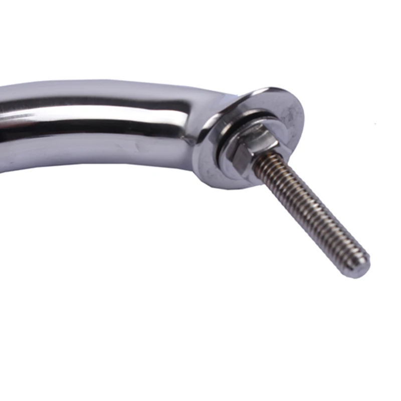 Un componente de metal chapado en Chrome con un perno roscado ideal para la instalación segura en varias aplicaciones