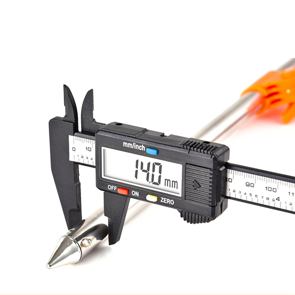 Medir la precisión con el calibrador digital del miniinch