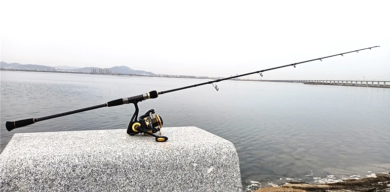 Experimente la emoción de la pesca con este combo de caña y carrete de alta calidad