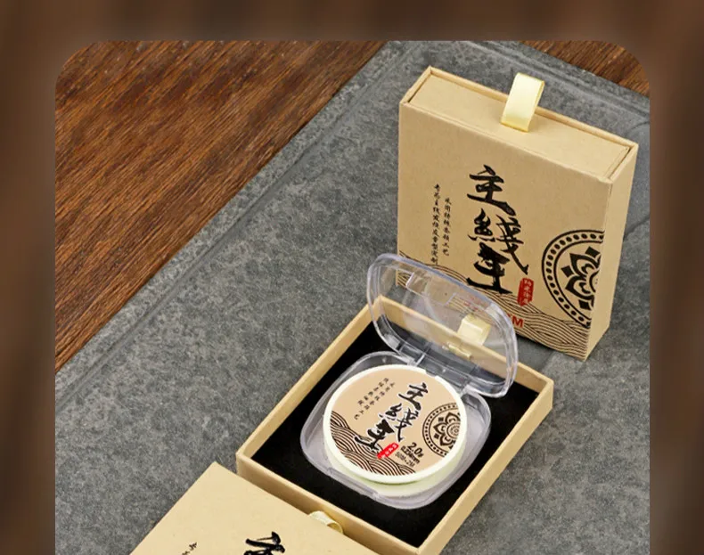 Experimente la elegancia de la medicina tradicional china con esta exquisita ungüento herbal