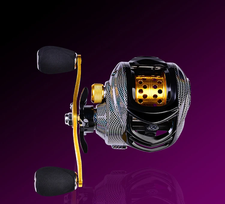 Este carrete de pesca de alta calidad presenta un cuerpo texturizado duradero y un carrete de color dorado para un rendimiento mejorado