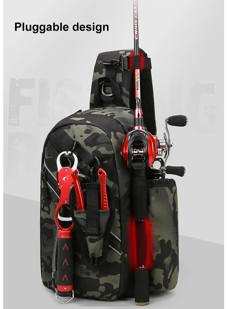 Una bolsa de camuflaje con una caña de pescar unida