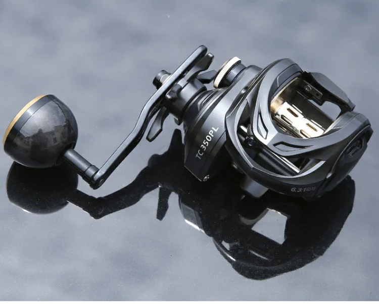 un carrete de pesca de alto rendimiento diseñado para precisión y durabilidad