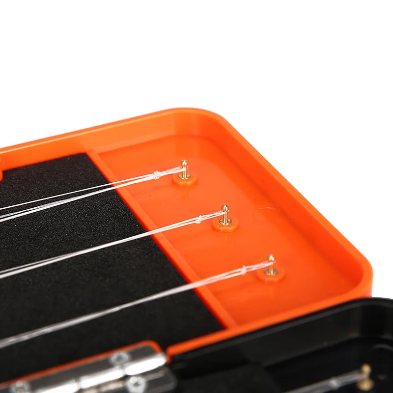 Caja de pesca con bisagra de acero inoxidable visible